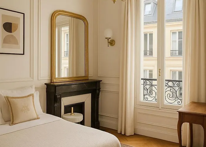 Palais Avenue Des Champs-elysees * Paris