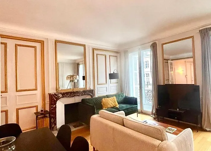Palais Avenue Des Champs-elysees * Paris