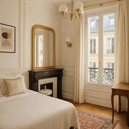 Palais Avenue Des Champs-elysees * パリ