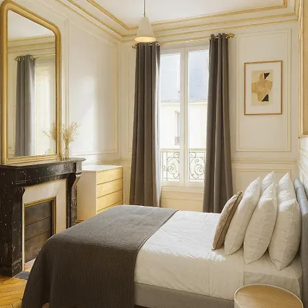 Palais Avenue Des Champs-elysees *